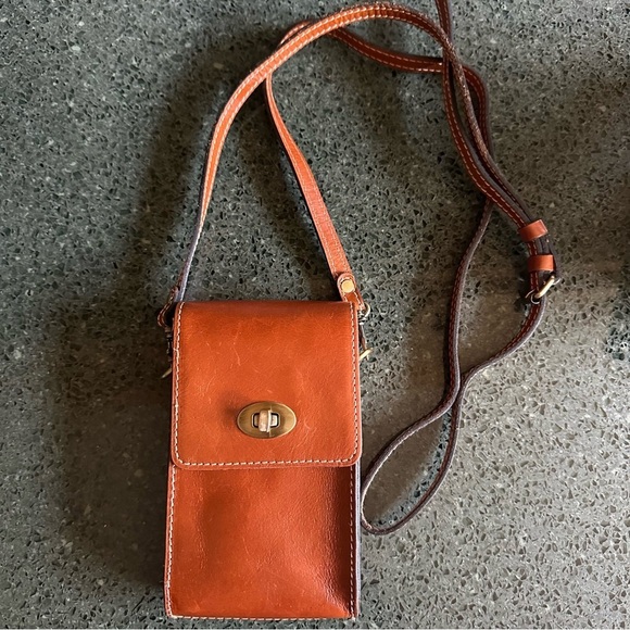 Patricia Nash Rivella Phone Crossbody NWOT - Picture 1 of 5